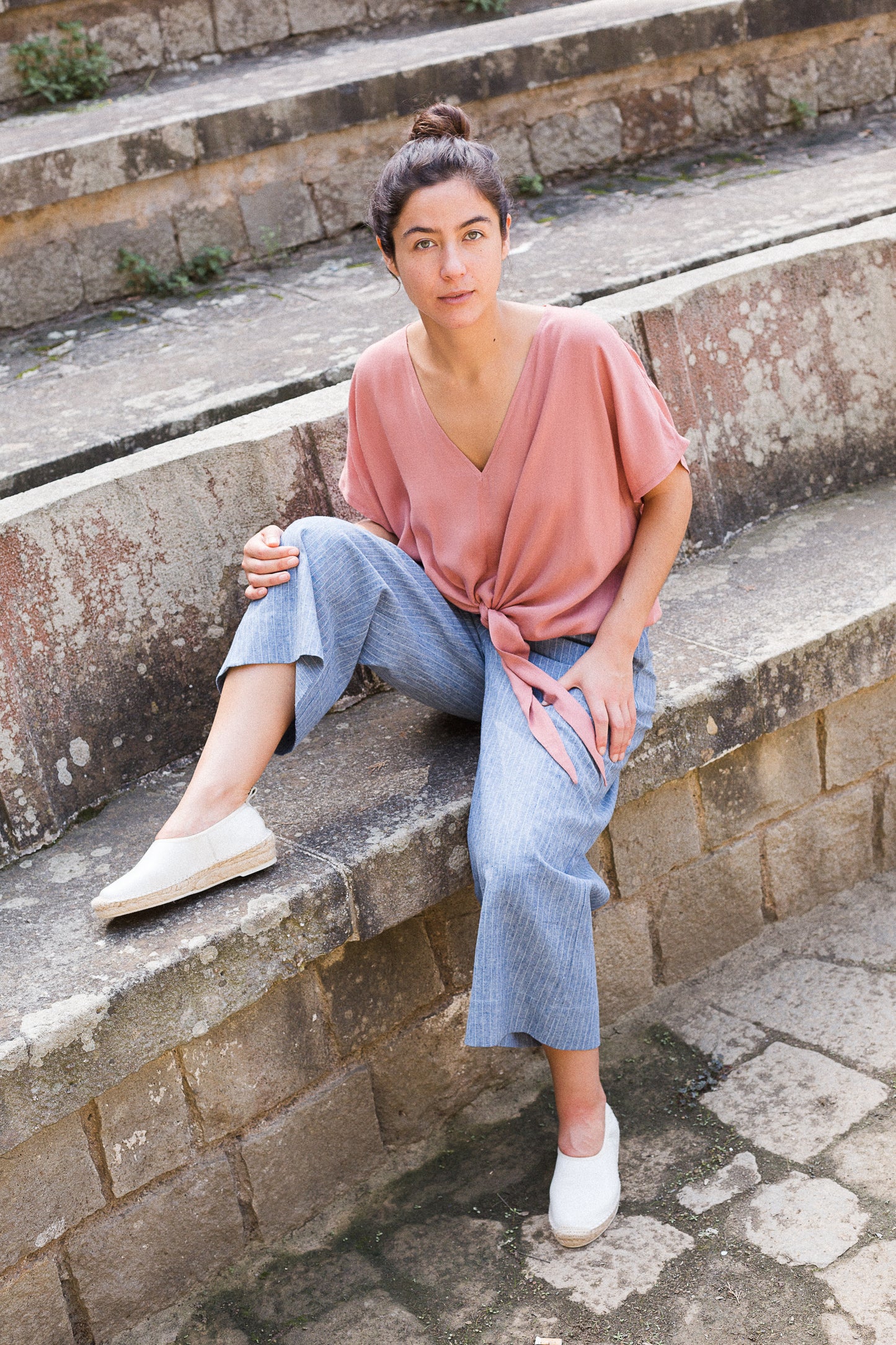Pantalón Beti – patrón de costura PDF, vista sentada